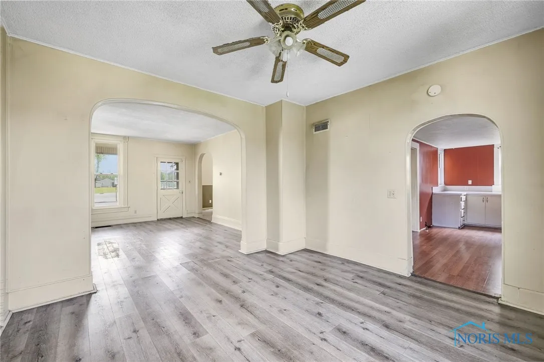 446 Center Street, Findlay, Ohio 45840, 2 Bedrooms Bedrooms, 8 Rooms Rooms,2 BathroomsBathrooms,Residential,For Sale,Center,6130138