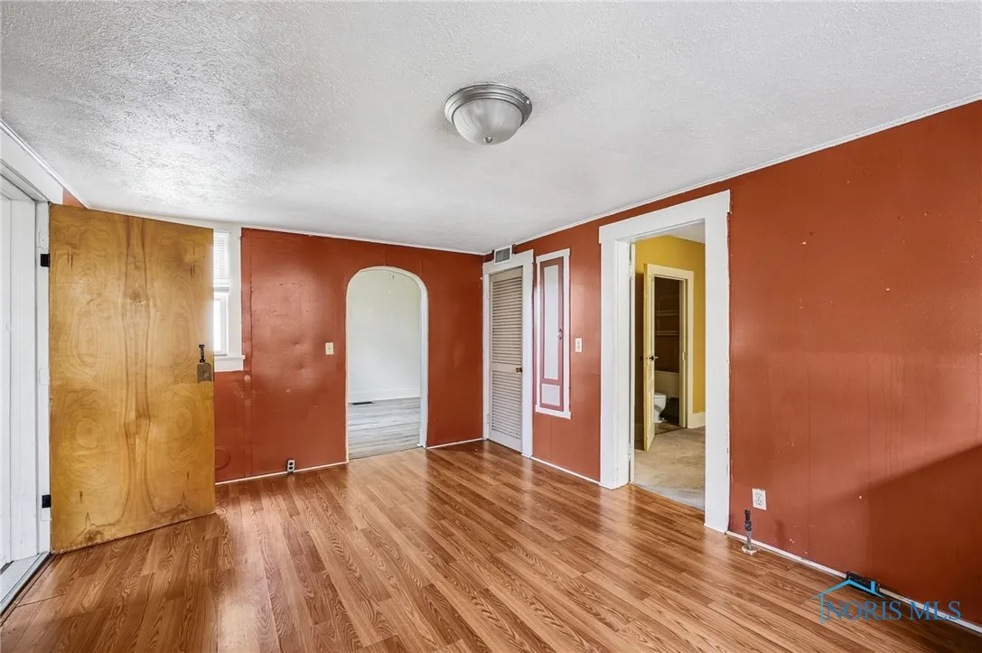 446 Center Street, Findlay, Ohio 45840, 2 Bedrooms Bedrooms, 8 Rooms Rooms,2 BathroomsBathrooms,Residential,For Sale,Center,6130138