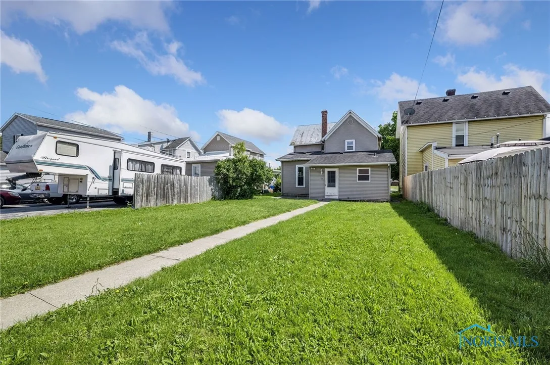 446 Center Street, Findlay, Ohio 45840, 2 Bedrooms Bedrooms, 8 Rooms Rooms,2 BathroomsBathrooms,Residential,For Sale,Center,6130138