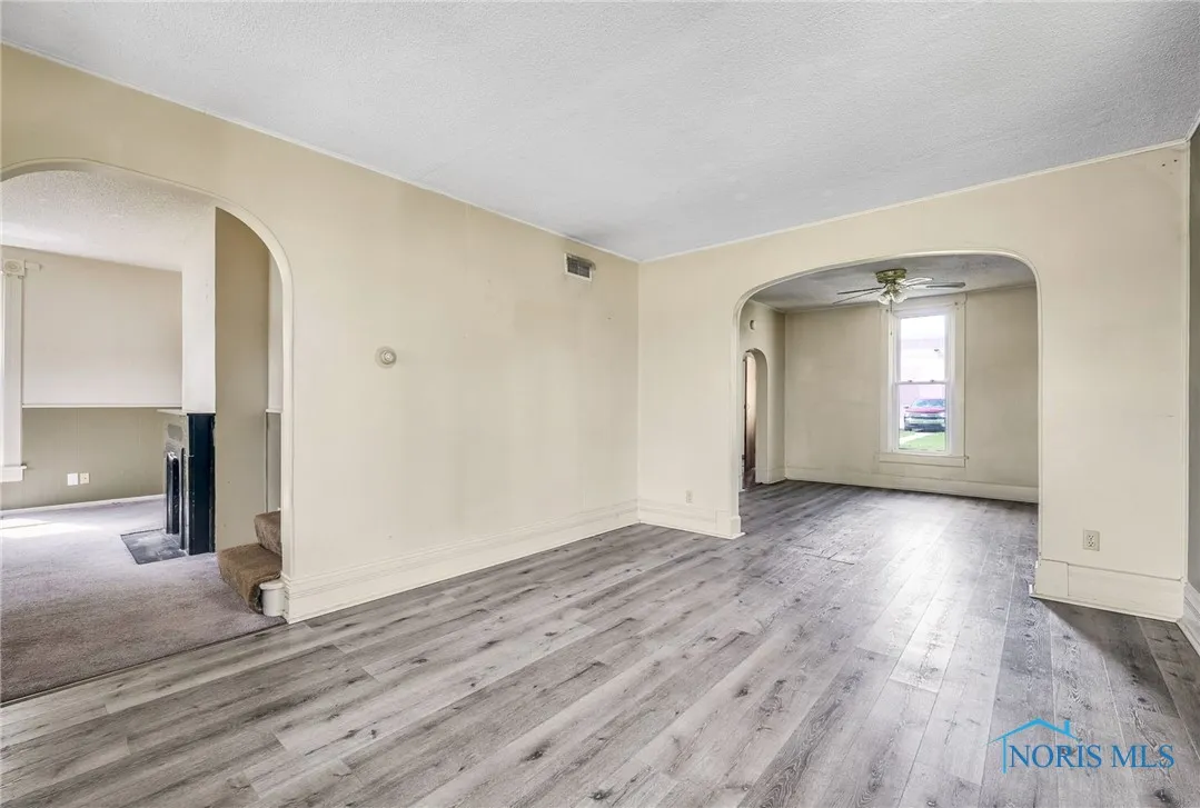 446 Center Street, Findlay, Ohio 45840, 2 Bedrooms Bedrooms, 8 Rooms Rooms,2 BathroomsBathrooms,Residential,For Sale,Center,6130138