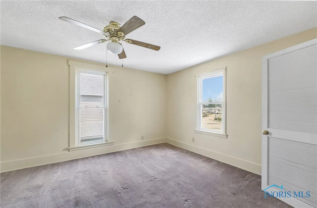 446 Center Street, Findlay, Ohio 45840, 2 Bedrooms Bedrooms, 8 Rooms Rooms,2 BathroomsBathrooms,Residential,For Sale,Center,6130138
