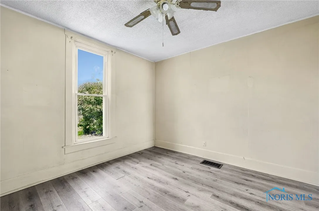 446 Center Street, Findlay, Ohio 45840, 2 Bedrooms Bedrooms, 8 Rooms Rooms,2 BathroomsBathrooms,Residential,For Sale,Center,6130138