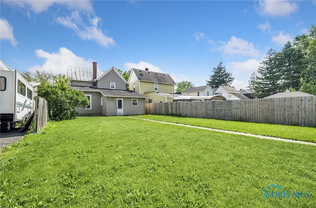 446 Center Street, Findlay, Ohio 45840, 2 Bedrooms Bedrooms, 8 Rooms Rooms,2 BathroomsBathrooms,Residential,For Sale,Center,6130138