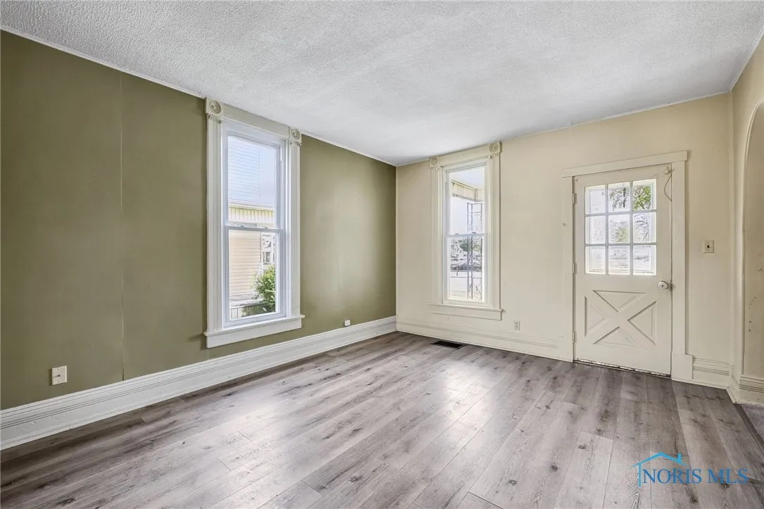 446 Center Street, Findlay, Ohio 45840, 2 Bedrooms Bedrooms, 8 Rooms Rooms,2 BathroomsBathrooms,Residential,For Sale,Center,6130138