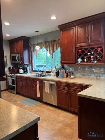 400 S Michigan Street, Alvordton, Ohio 43501, 2 Bedrooms Bedrooms, 5 Rooms Rooms,2 BathroomsBathrooms,Residential,For Sale,Michigan,6130221