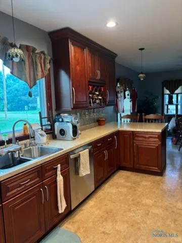 400 S Michigan Street, Alvordton, Ohio 43501, 2 Bedrooms Bedrooms, 5 Rooms Rooms,2 BathroomsBathrooms,Residential,For Sale,Michigan,6130221