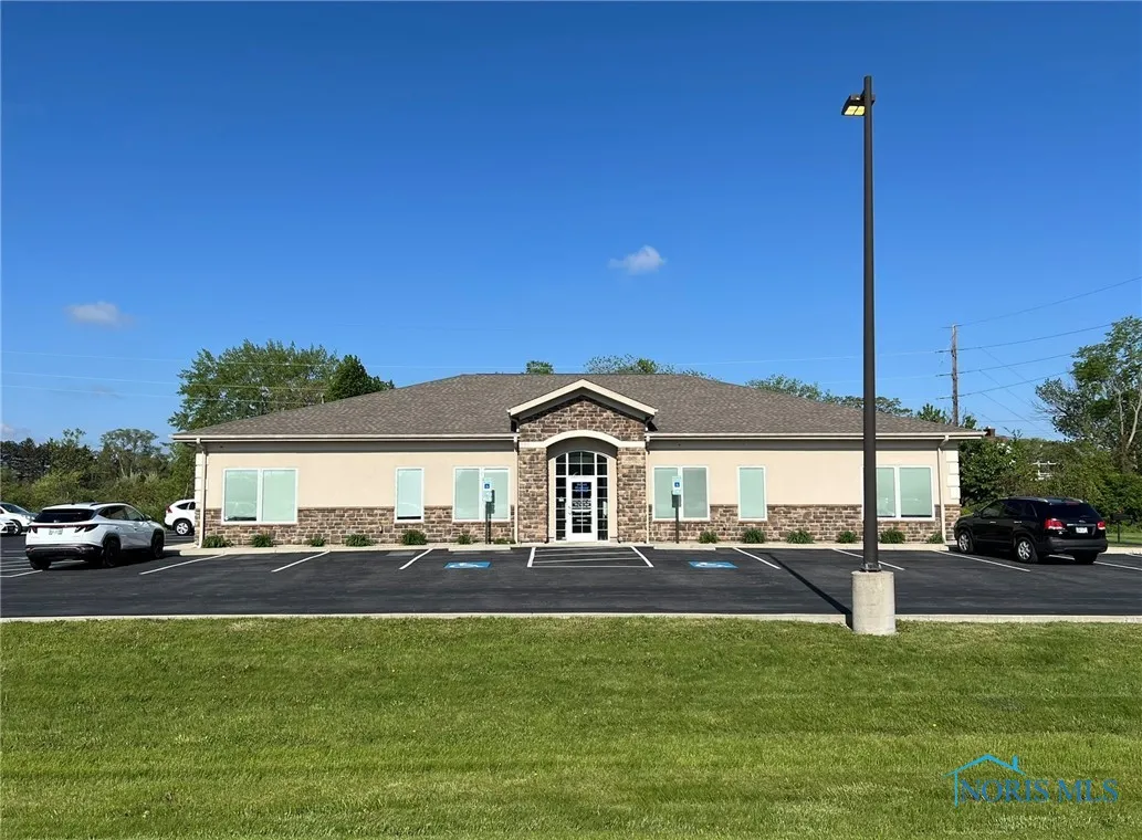 2006 E Harbor Road, Port Clinton, Ohio 43452, ,Commercial Sale,For Sale,Harbor,6130230