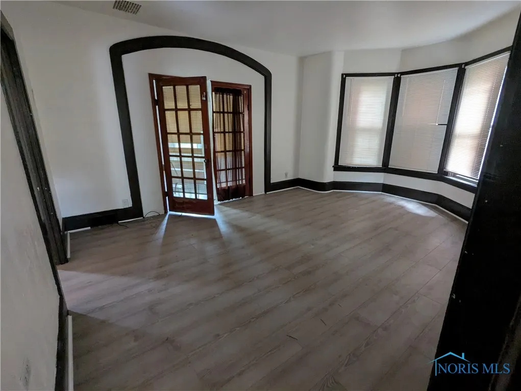 721 N Detroit Avenue, Toledo, Ohio 43607, 3 Bedrooms Bedrooms, 7 Rooms Rooms,1 BathroomBathrooms,Residential,For Sale,Detroit,6130267