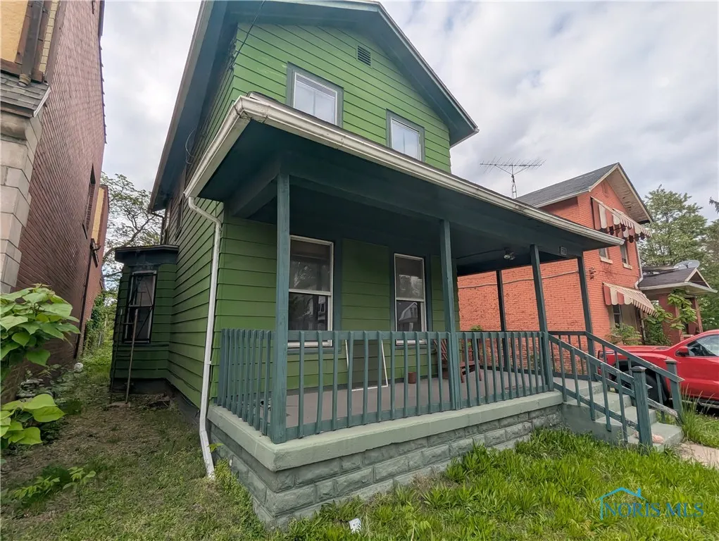 721 N Detroit Avenue, Toledo, Ohio 43607, 3 Bedrooms Bedrooms, 7 Rooms Rooms,1 BathroomBathrooms,Residential,For Sale,Detroit,6130267