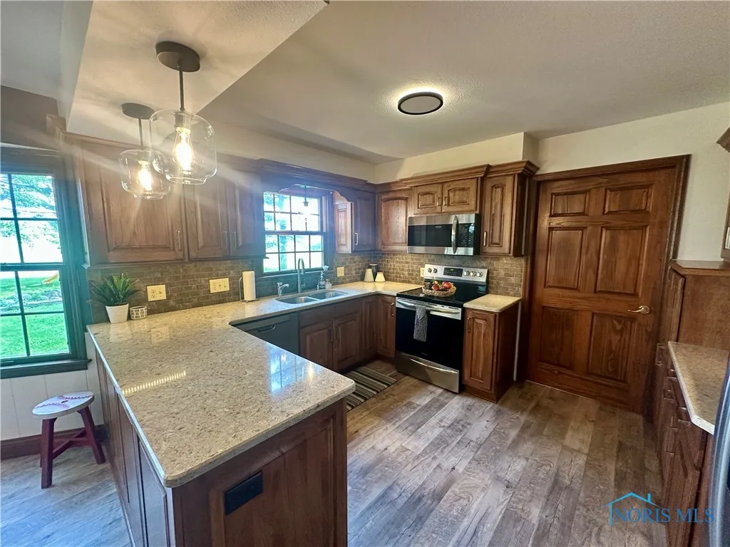 26761 Behrens Road, Defiance, Ohio 43512, 4 Bedrooms Bedrooms, 9 Rooms Rooms,4 BathroomsBathrooms,Residential,For Sale,Behrens,6130342