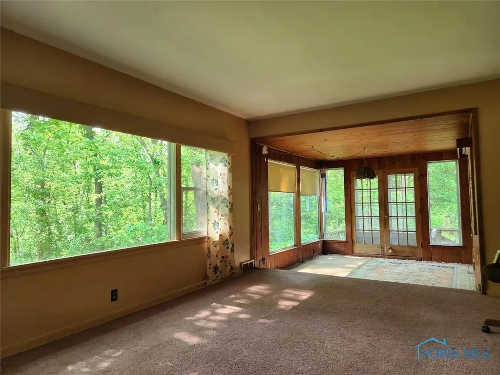 7539 Maumee Western Road, Maumee, Ohio 43537, 3 Bedrooms Bedrooms, 9 Rooms Rooms,2 BathroomsBathrooms,Residential,For Sale,Maumee Western,6130343