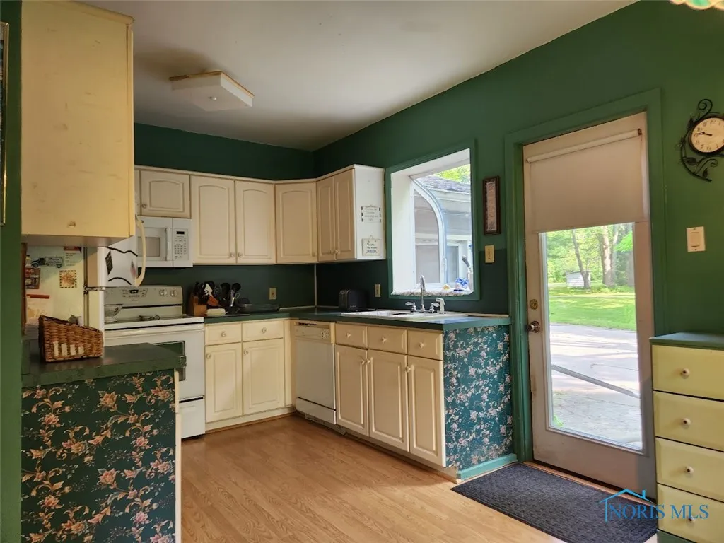 7539 Maumee Western Road, Maumee, Ohio 43537, 3 Bedrooms Bedrooms, 9 Rooms Rooms,2 BathroomsBathrooms,Residential,For Sale,Maumee Western,6130343