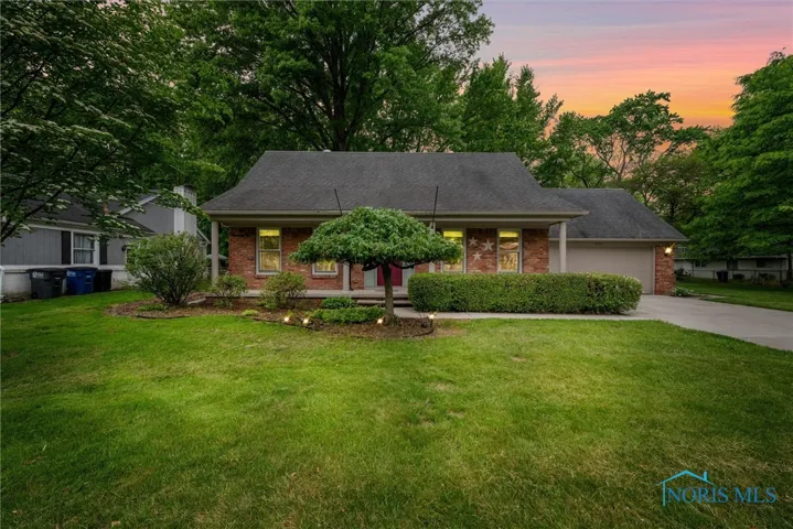 1956 Thornapple Drive, Toledo, Ohio 43614, 3 Bedrooms Bedrooms, 8 Rooms Rooms,2 BathroomsBathrooms,Residential Lease,For Rent,Thornapple,6130501