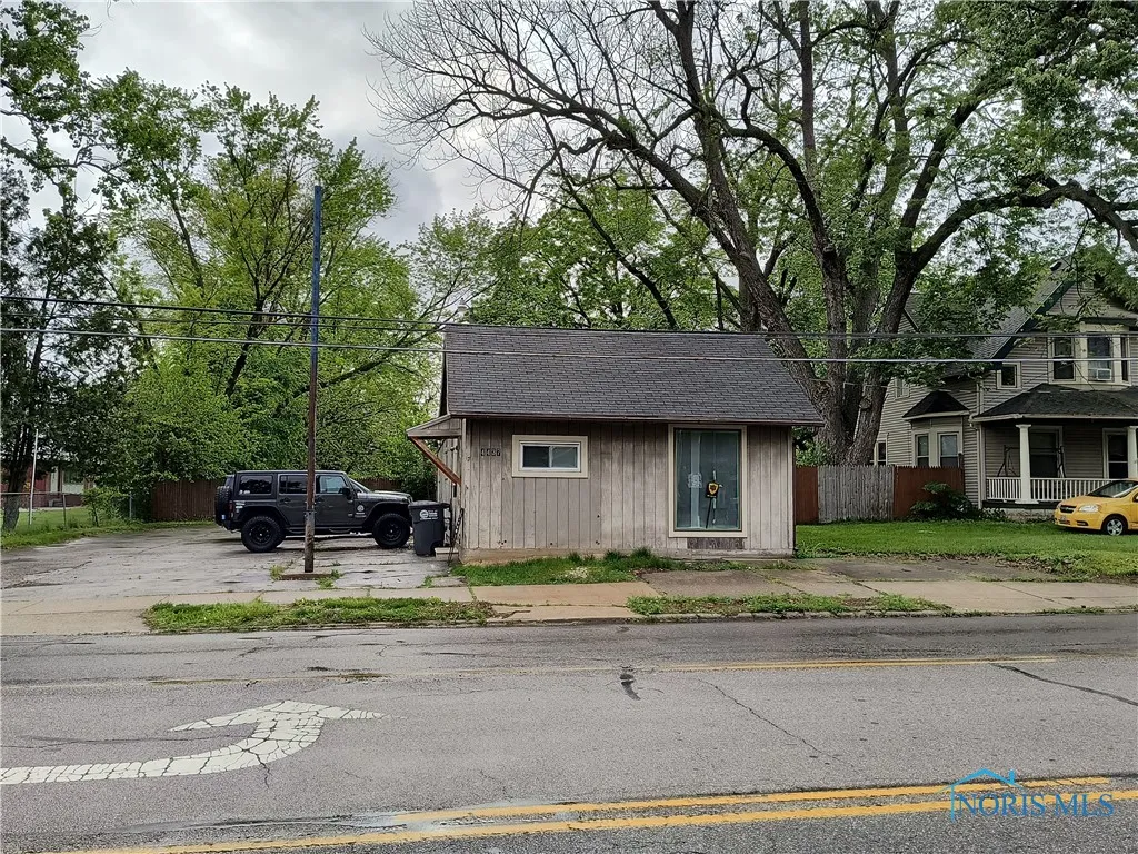 4437 Jackman Road, Toledo, Ohio 43612, ,Commercial Sale,For Sale,Jackman,6130573
