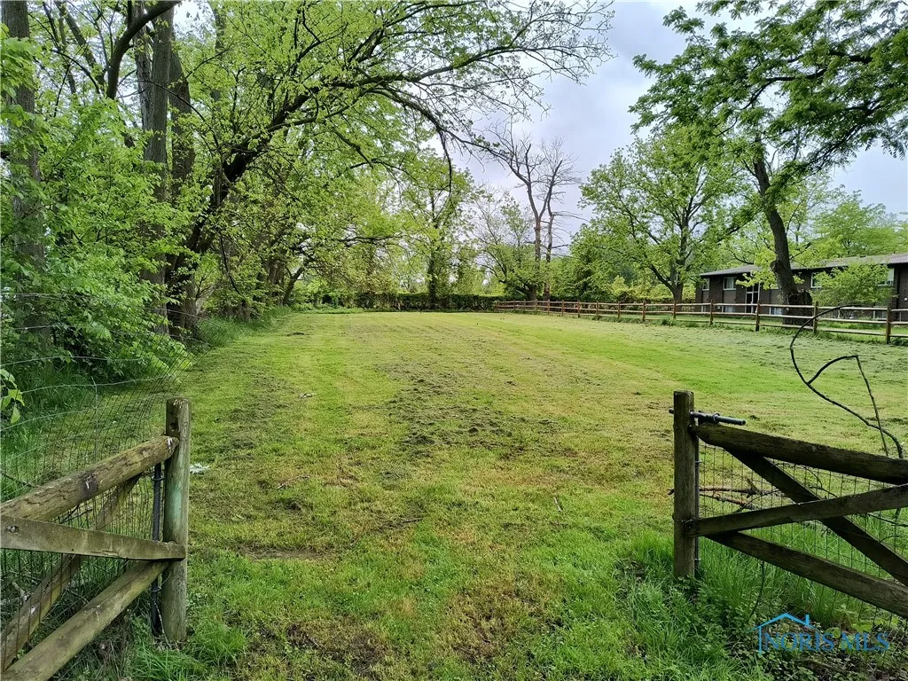 4437 Jackman Road, Toledo, Ohio 43612, ,Commercial Sale,For Sale,Jackman,6130573