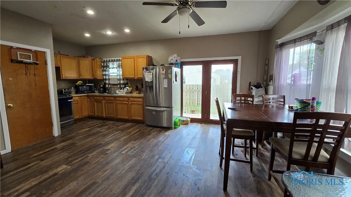 3146 131st Street, Toledo, Ohio 43611, 3 Bedrooms Bedrooms, 6 Rooms Rooms,6 BathroomsBathrooms,Residential,For Sale,131st,6130666