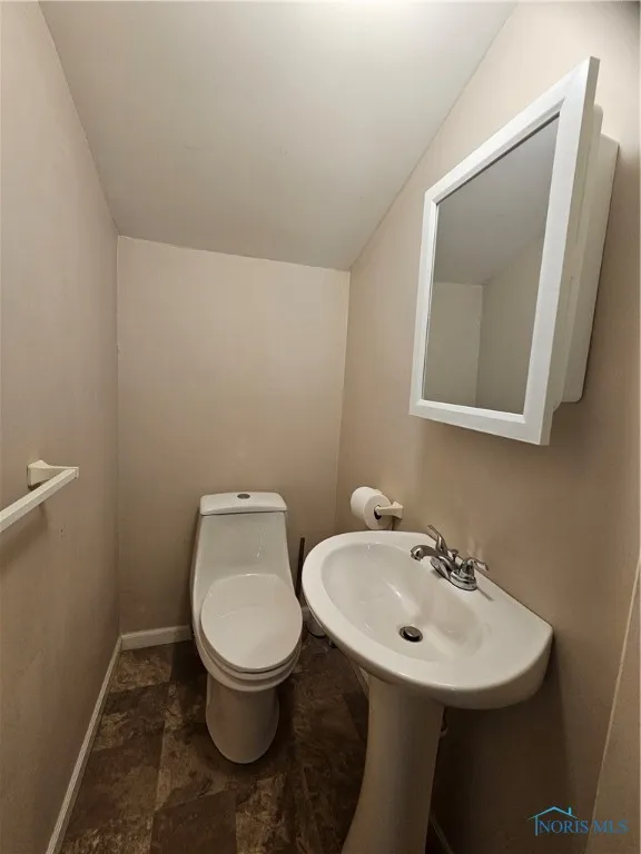 222 Hopkins Street, Defiance, Ohio 43512, 4 Bedrooms Bedrooms, 8 Rooms Rooms,2 BathroomsBathrooms,Residential,For Sale,Hopkins,6130776