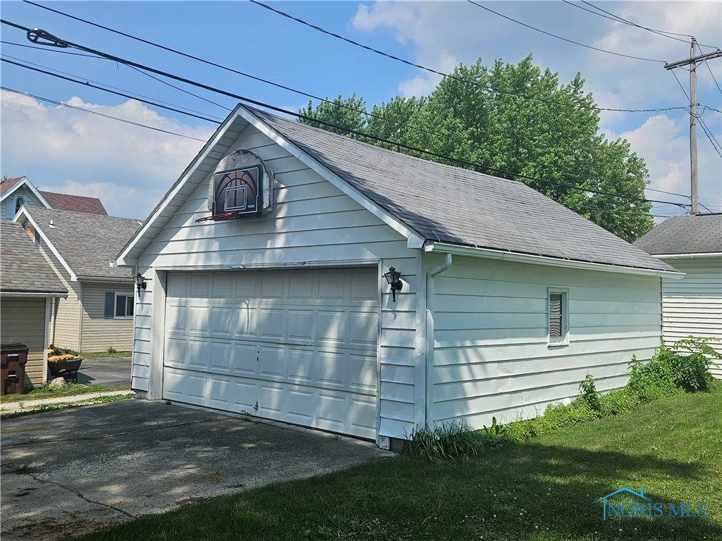 222 Hopkins Street, Defiance, Ohio 43512, 4 Bedrooms Bedrooms, 8 Rooms Rooms,2 BathroomsBathrooms,Residential,For Sale,Hopkins,6130776