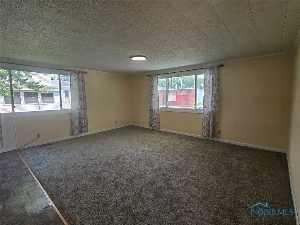 222 Hopkins Street, Defiance, Ohio 43512, 4 Bedrooms Bedrooms, 8 Rooms Rooms,2 BathroomsBathrooms,Residential,For Sale,Hopkins,6130776