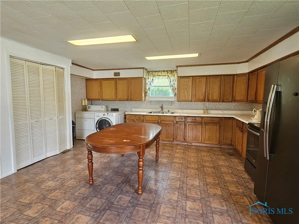 222 Hopkins Street, Defiance, Ohio 43512, 4 Bedrooms Bedrooms, 8 Rooms Rooms,2 BathroomsBathrooms,Residential,For Sale,Hopkins,6130776