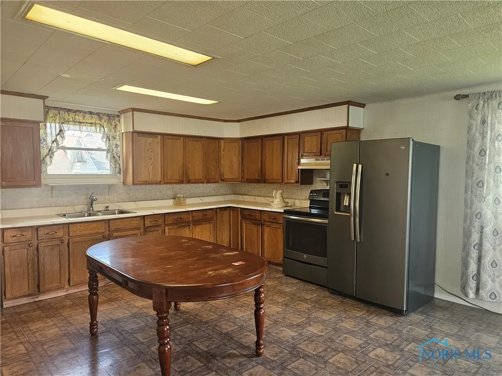 222 Hopkins Street, Defiance, Ohio 43512, 4 Bedrooms Bedrooms, 8 Rooms Rooms,2 BathroomsBathrooms,Residential,For Sale,Hopkins,6130776