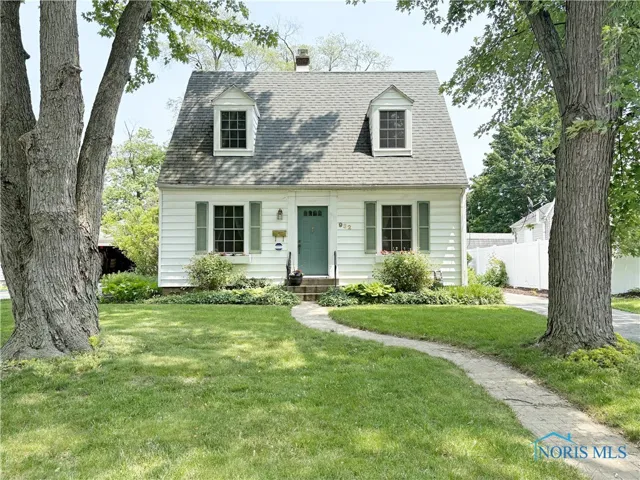 932 N Grove Street, Bowling Green, Ohio 43402, 3 Bedrooms Bedrooms, 6 Rooms Rooms,1 BathroomBathrooms,Residential,For Sale,Grove,6130774