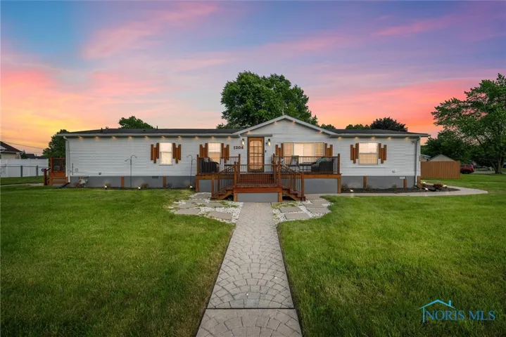 1204 Bedford Woods Drive, Toledo, Ohio 43615, 3 Bedrooms Bedrooms, 8 Rooms Rooms,2 BathroomsBathrooms,Residential,For Sale,Bedford Woods,6130804