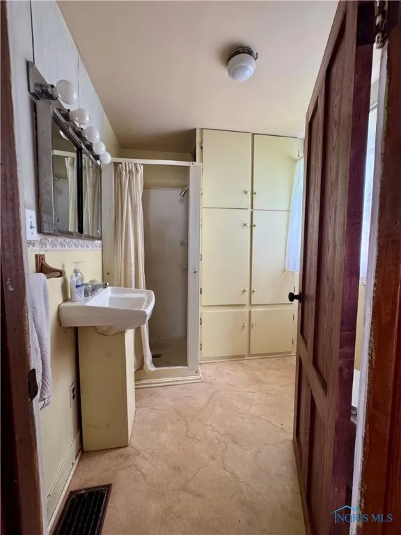 308 S Main Street, Hicksville, Ohio 43526, 3 Bedrooms Bedrooms, 8 Rooms Rooms,2 BathroomsBathrooms,Residential,For Sale,Main,6130746