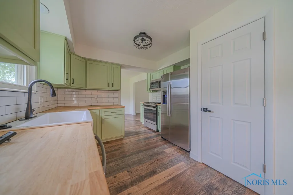 3849 Sylvanwood Drive, Sylvania, Ohio 43560, 4 Bedrooms Bedrooms, 7 Rooms Rooms,3 BathroomsBathrooms,Residential,For Sale,Sylvanwood,6130857