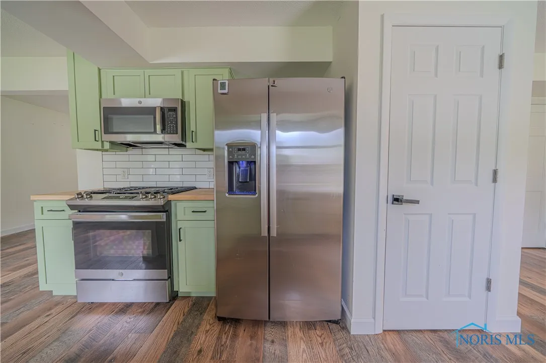 3849 Sylvanwood Drive, Sylvania, Ohio 43560, 4 Bedrooms Bedrooms, 7 Rooms Rooms,3 BathroomsBathrooms,Residential,For Sale,Sylvanwood,6130857