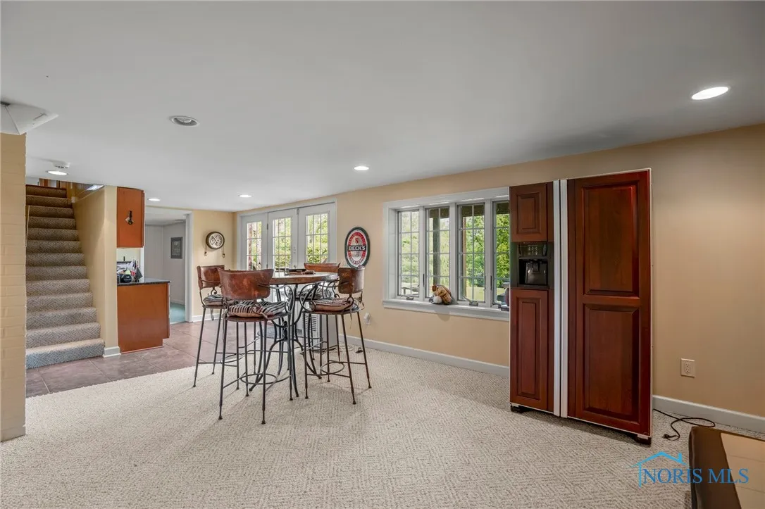 16890 W River Road, Bowling Green, Ohio 43402, 5 Bedrooms Bedrooms, 15 Rooms Rooms,5 BathroomsBathrooms,Residential,For Sale,River,6130826