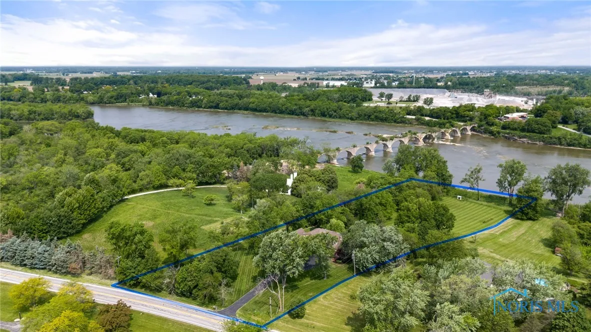 16890 W River Road, Bowling Green, Ohio 43402, 5 Bedrooms Bedrooms, 15 Rooms Rooms,5 BathroomsBathrooms,Residential,For Sale,River,6130826