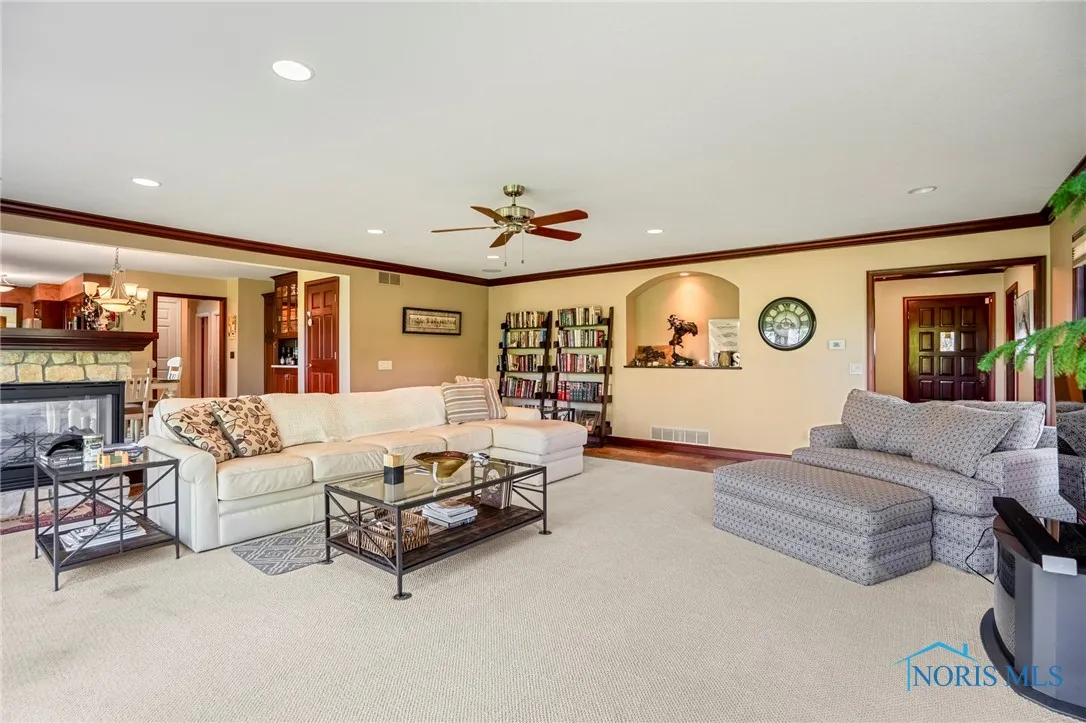 16890 W River Road, Bowling Green, Ohio 43402, 5 Bedrooms Bedrooms, 15 Rooms Rooms,5 BathroomsBathrooms,Residential,For Sale,River,6130826