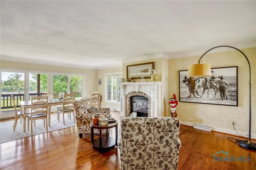 16890 W River Road, Bowling Green, Ohio 43402, 5 Bedrooms Bedrooms, 15 Rooms Rooms,5 BathroomsBathrooms,Residential,For Sale,River,6130826