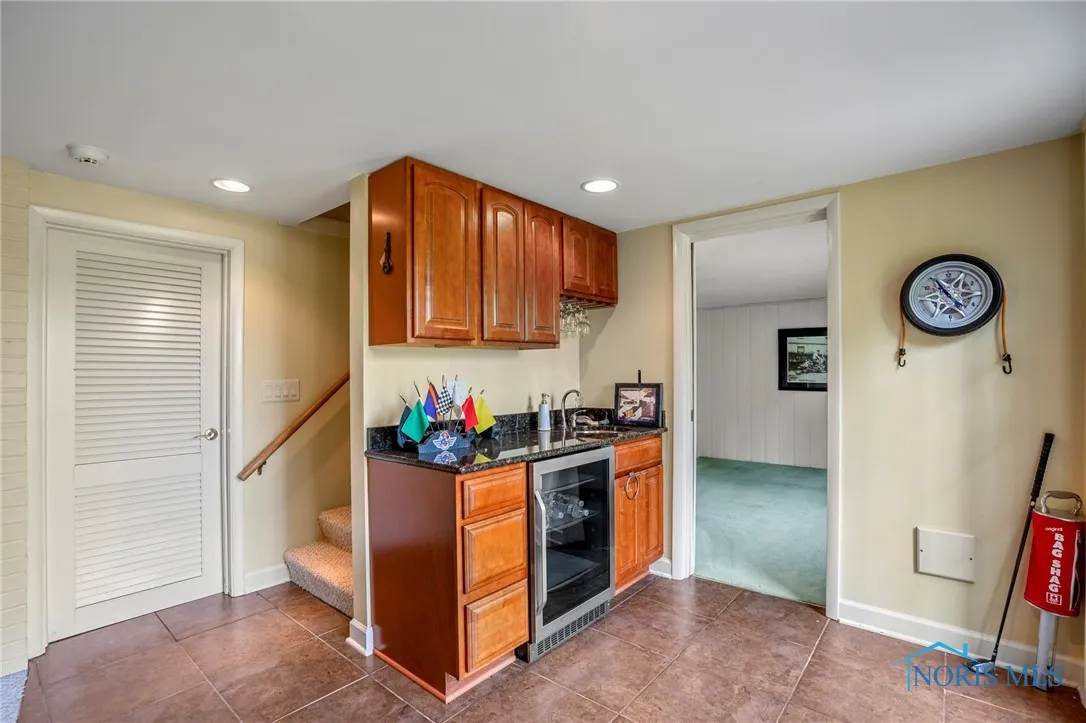 16890 W River Road, Bowling Green, Ohio 43402, 5 Bedrooms Bedrooms, 15 Rooms Rooms,5 BathroomsBathrooms,Residential,For Sale,River,6130826