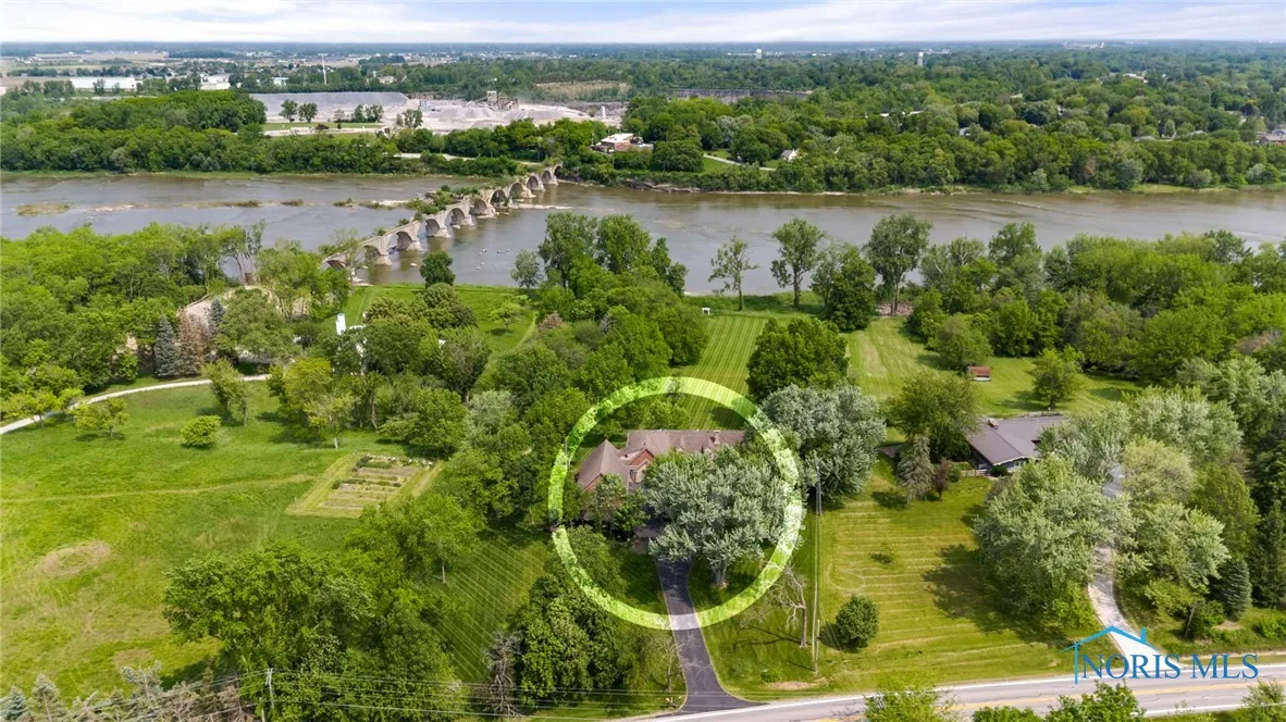 16890 W River Road, Bowling Green, Ohio 43402, 5 Bedrooms Bedrooms, 15 Rooms Rooms,5 BathroomsBathrooms,Residential,For Sale,River,6130826