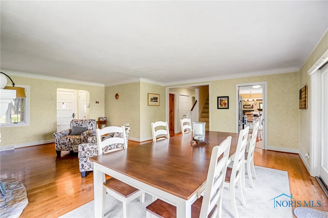 16890 W River Road, Bowling Green, Ohio 43402, 5 Bedrooms Bedrooms, 15 Rooms Rooms,5 BathroomsBathrooms,Residential,For Sale,River,6130826