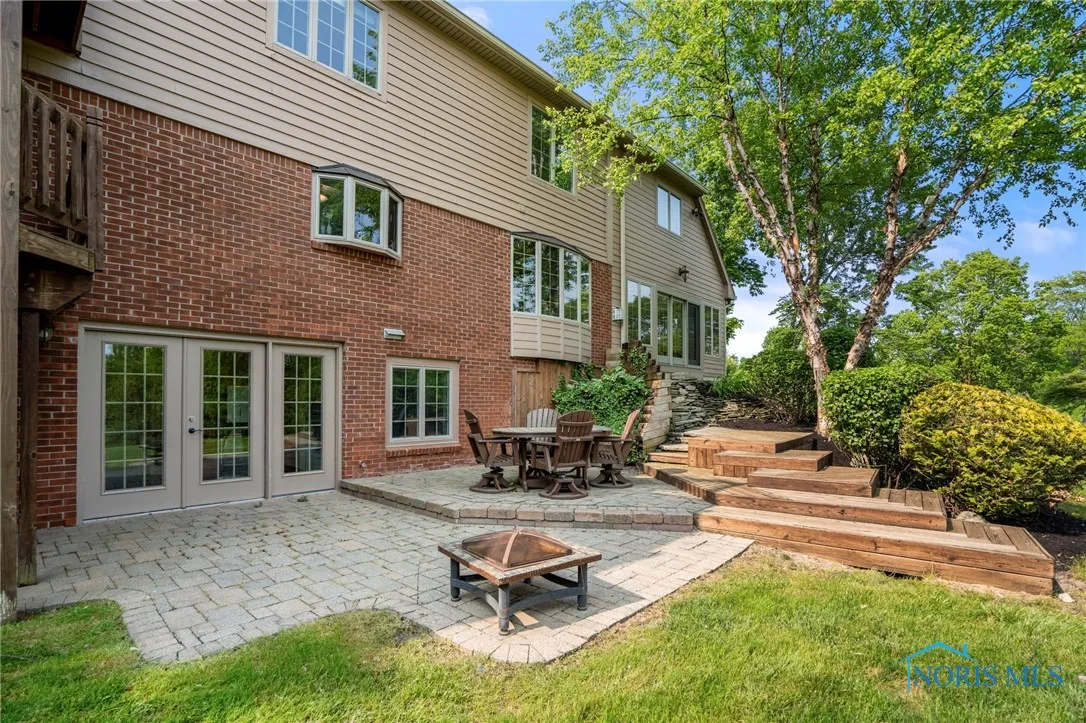 16890 W River Road, Bowling Green, Ohio 43402, 5 Bedrooms Bedrooms, 15 Rooms Rooms,5 BathroomsBathrooms,Residential,For Sale,River,6130826