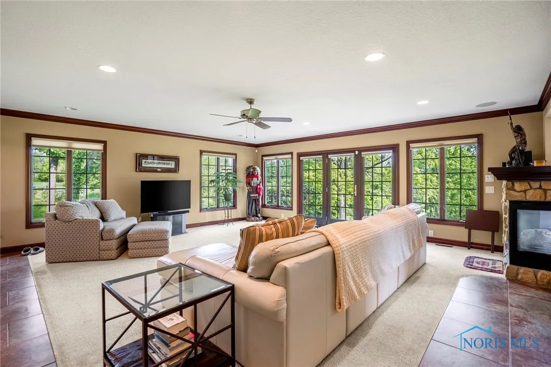 16890 W River Road, Bowling Green, Ohio 43402, 5 Bedrooms Bedrooms, 15 Rooms Rooms,5 BathroomsBathrooms,Residential,For Sale,River,6130826