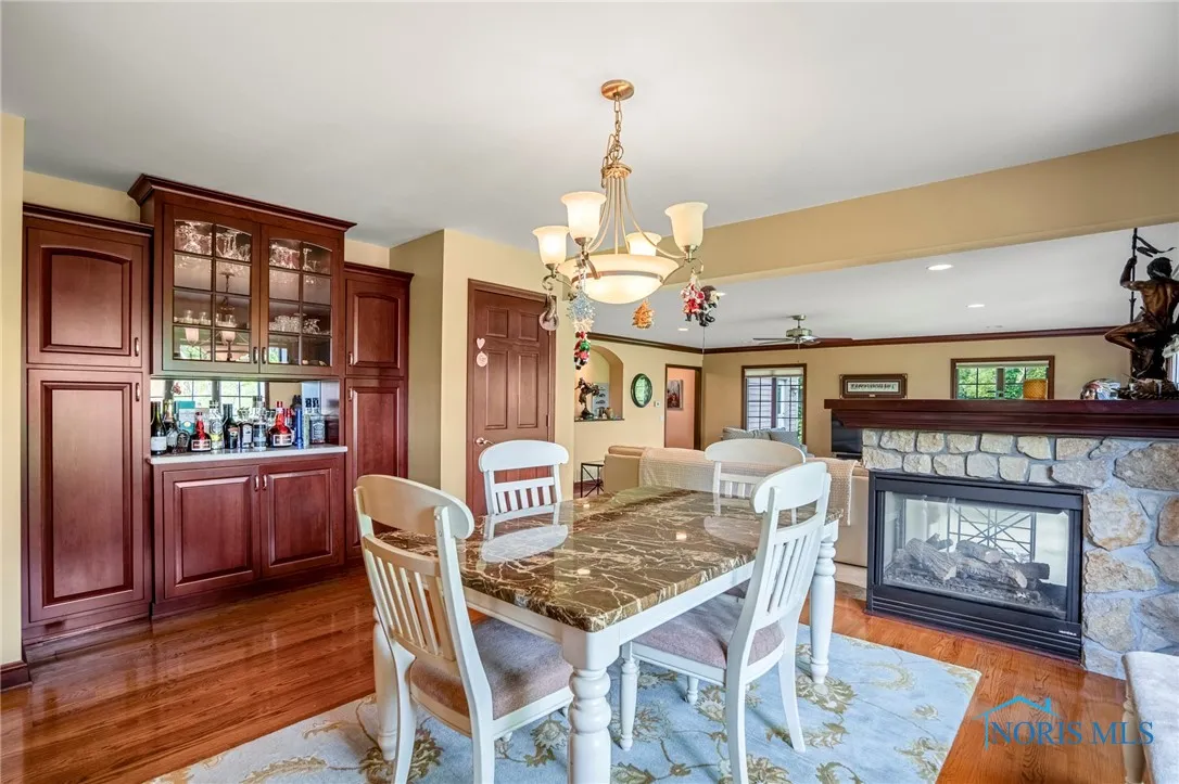 16890 W River Road, Bowling Green, Ohio 43402, 5 Bedrooms Bedrooms, 15 Rooms Rooms,5 BathroomsBathrooms,Residential,For Sale,River,6130826