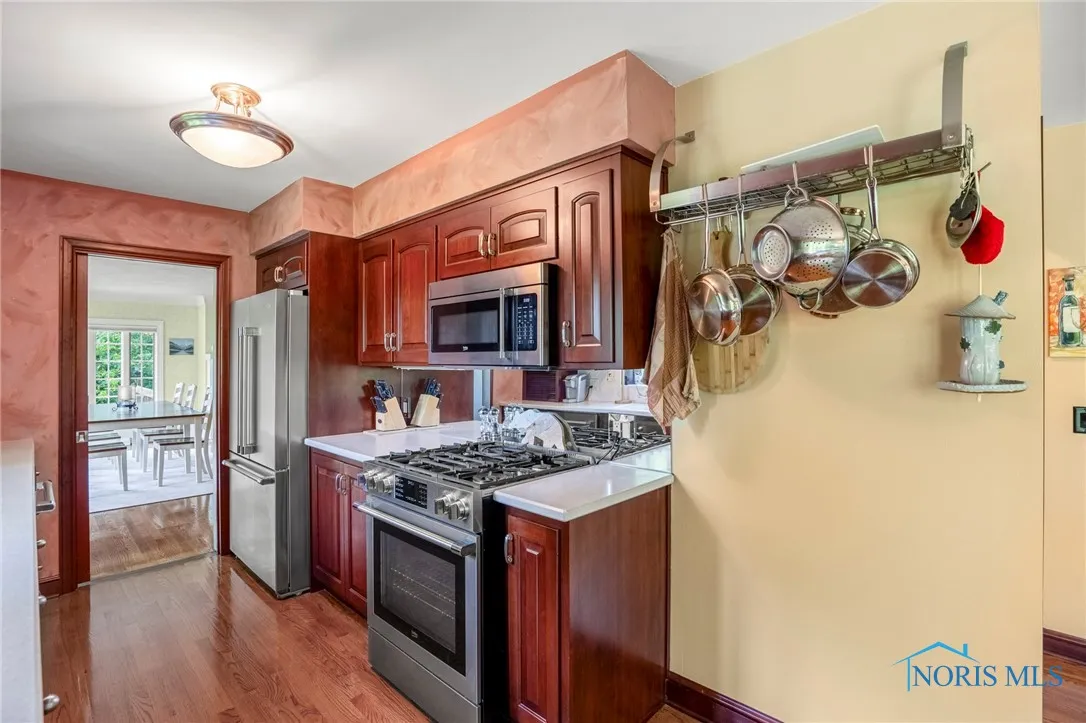 16890 W River Road, Bowling Green, Ohio 43402, 5 Bedrooms Bedrooms, 15 Rooms Rooms,5 BathroomsBathrooms,Residential,For Sale,River,6130826