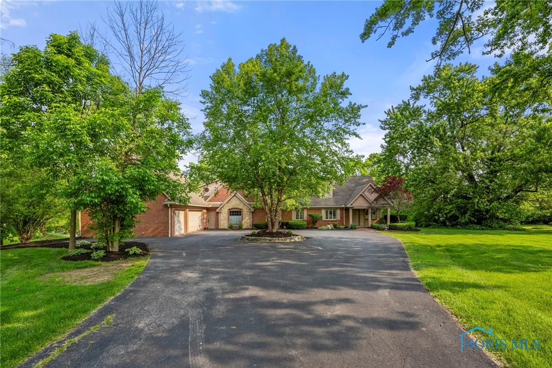 16890 W River Road, Bowling Green, Ohio 43402, 5 Bedrooms Bedrooms, 15 Rooms Rooms,5 BathroomsBathrooms,Residential,For Sale,River,6130826