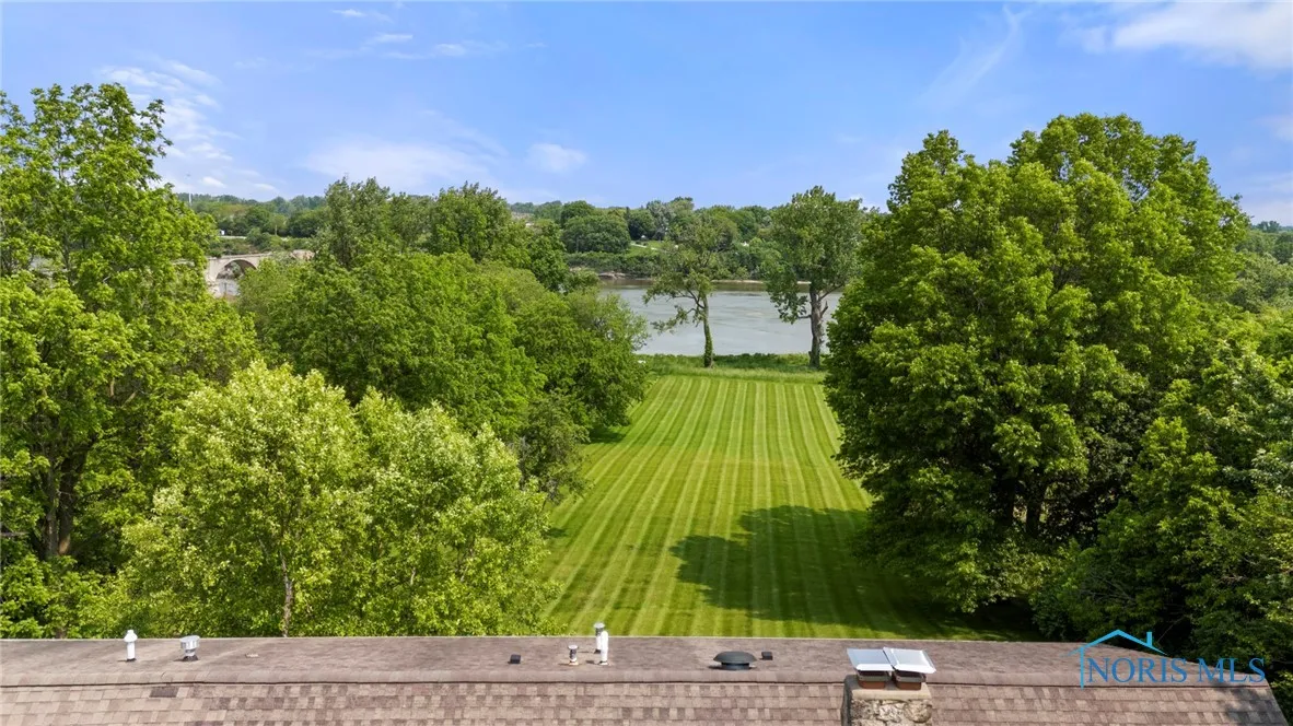 16890 W River Road, Bowling Green, Ohio 43402, 5 Bedrooms Bedrooms, 15 Rooms Rooms,5 BathroomsBathrooms,Residential,For Sale,River,6130826