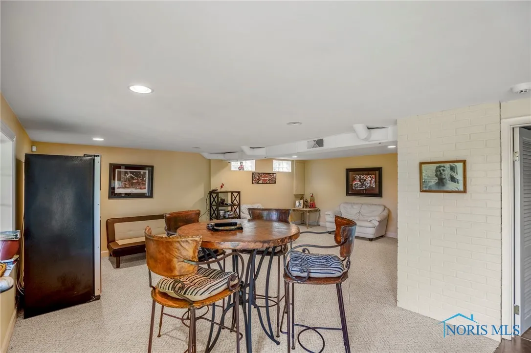 16890 W River Road, Bowling Green, Ohio 43402, 5 Bedrooms Bedrooms, 15 Rooms Rooms,5 BathroomsBathrooms,Residential,For Sale,River,6130826