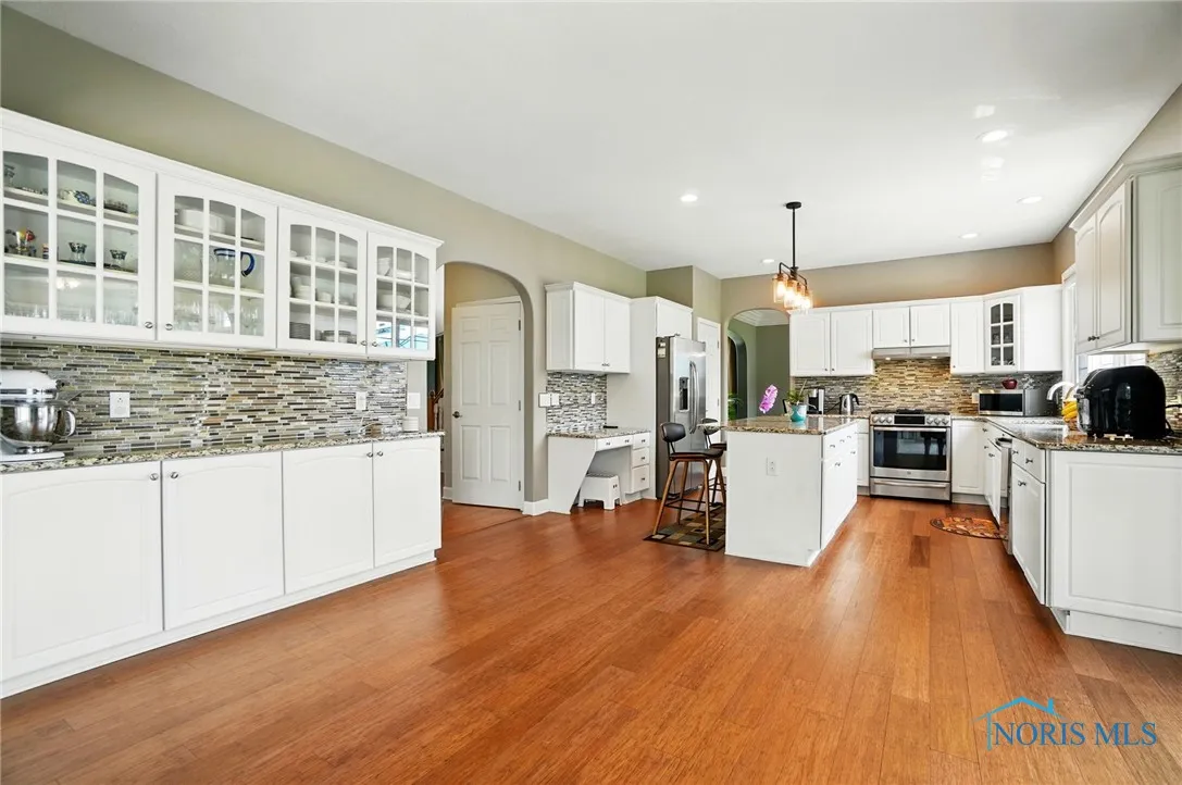 7433 Valhalla Drive, Maumee, Ohio 43537, 4 Bedrooms Bedrooms, 14 Rooms Rooms,4 BathroomsBathrooms,Residential,For Sale,Valhalla,6130863