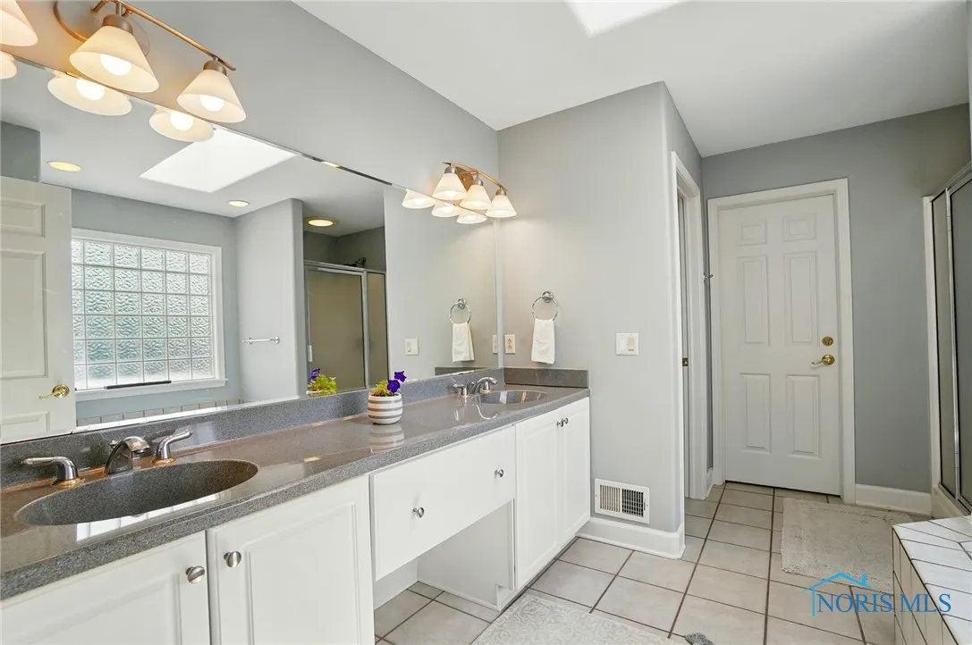 7433 Valhalla Drive, Maumee, Ohio 43537, 4 Bedrooms Bedrooms, 14 Rooms Rooms,4 BathroomsBathrooms,Residential,For Sale,Valhalla,6130863