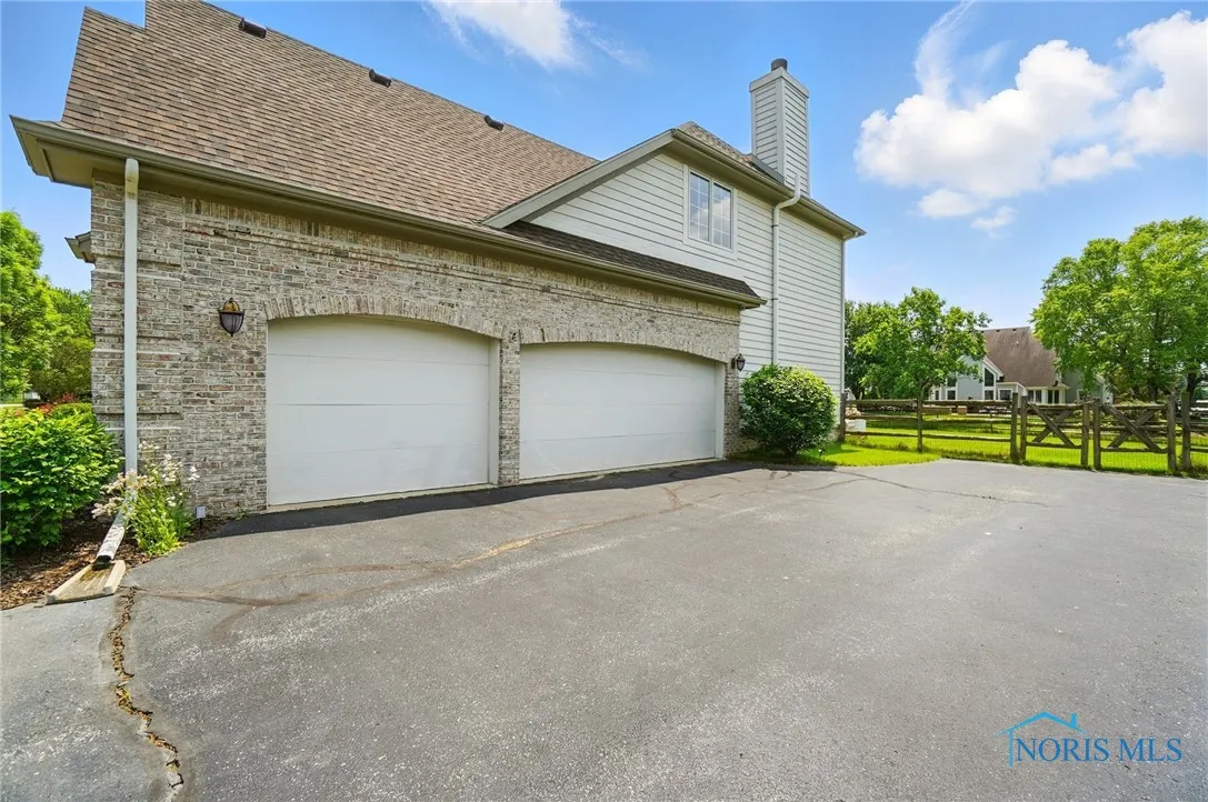 7433 Valhalla Drive, Maumee, Ohio 43537, 4 Bedrooms Bedrooms, 14 Rooms Rooms,4 BathroomsBathrooms,Residential,For Sale,Valhalla,6130863