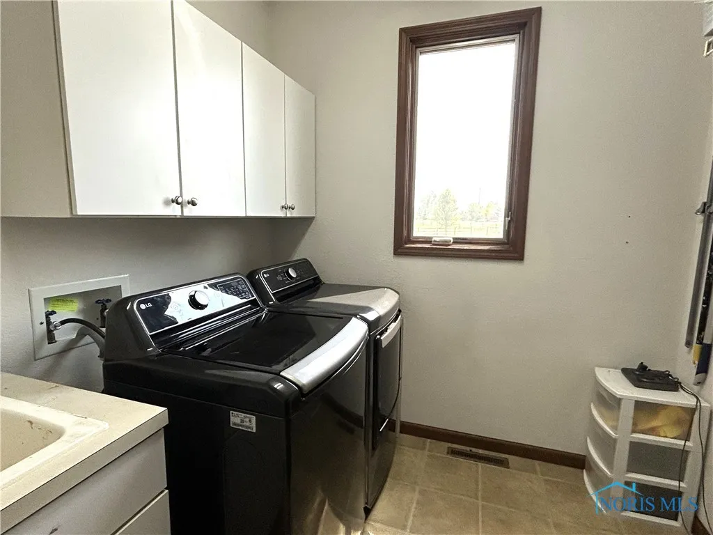 7939 N Woodbridge Road, Monclova, Ohio 43542, 4 Bedrooms Bedrooms, 13 Rooms Rooms,4 BathroomsBathrooms,Residential,For Sale,Woodbridge,6130875