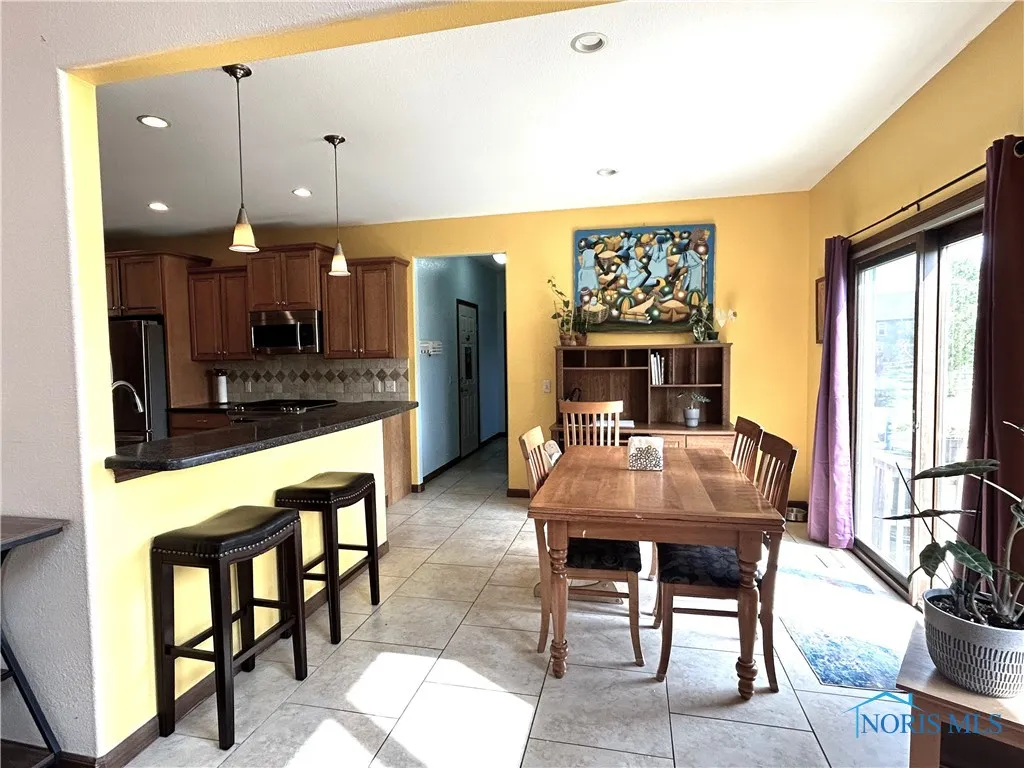 7939 N Woodbridge Road, Monclova, Ohio 43542, 4 Bedrooms Bedrooms, 13 Rooms Rooms,4 BathroomsBathrooms,Residential,For Sale,Woodbridge,6130875