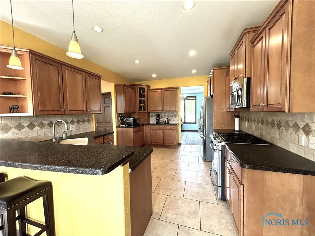 7939 N Woodbridge Road, Monclova, Ohio 43542, 4 Bedrooms Bedrooms, 13 Rooms Rooms,4 BathroomsBathrooms,Residential,For Sale,Woodbridge,6130875